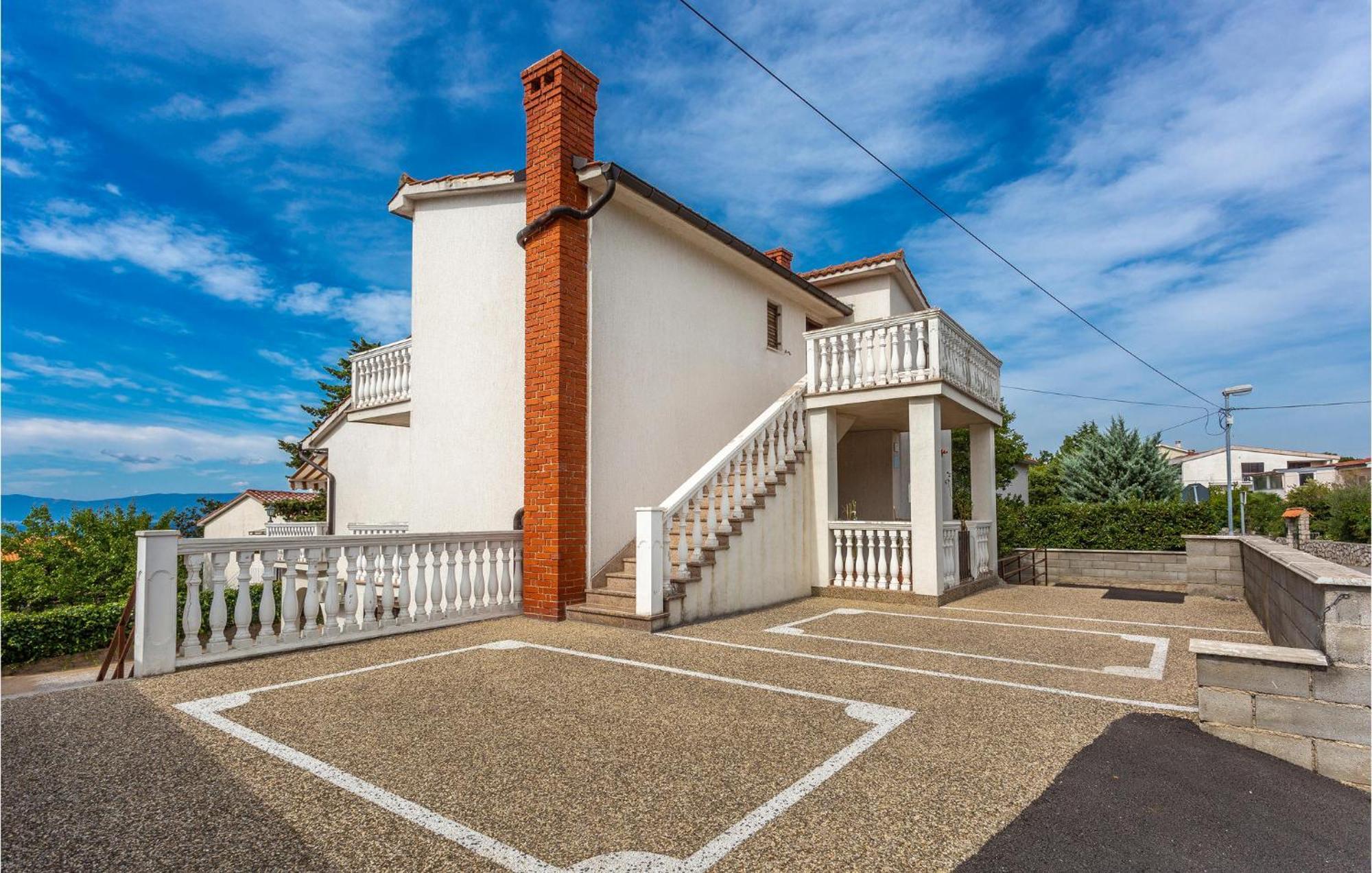 2 Bedroom Beautiful Apartment In Omišalj Exterior foto